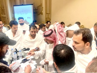 الشريف سهيل يتابع تصعيد الحجاج والتأكد من إستلام بطاقات نسك